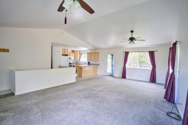 Building Photo - 850 E 550 S