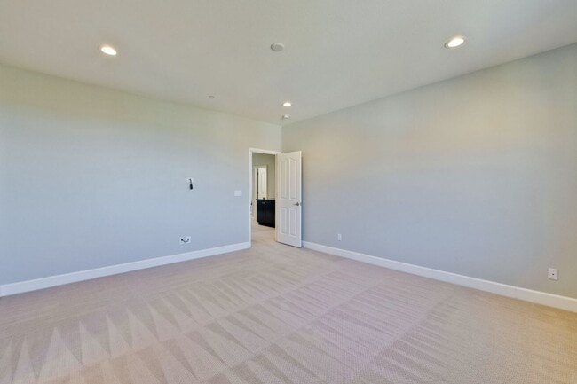 Building Photo - Gorgeous and Very Spacious Home - 3BR 2.5 BA in  San Jose - This is a MUST SEE!!!