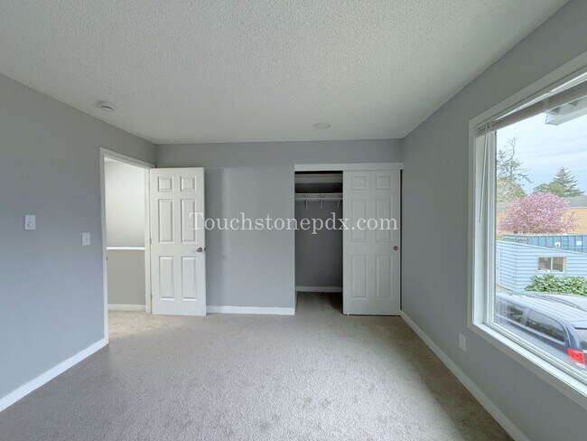 Building Photo - Modern 2-bedroom Apartment in Skylark Apartments
