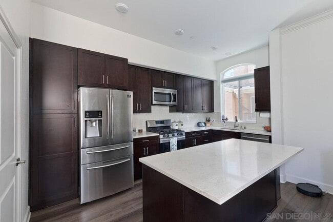 Building Photo - Chula Vista - Adorable 3 Bedroom 3 Bath To...