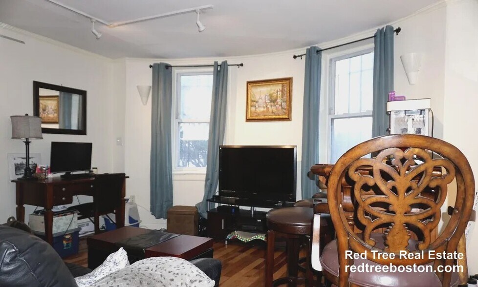 Building Photo - 702 Massachusetts Ave