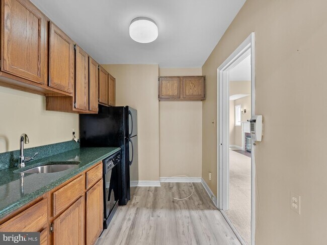 Building Photo - 404 S George Mason Dr