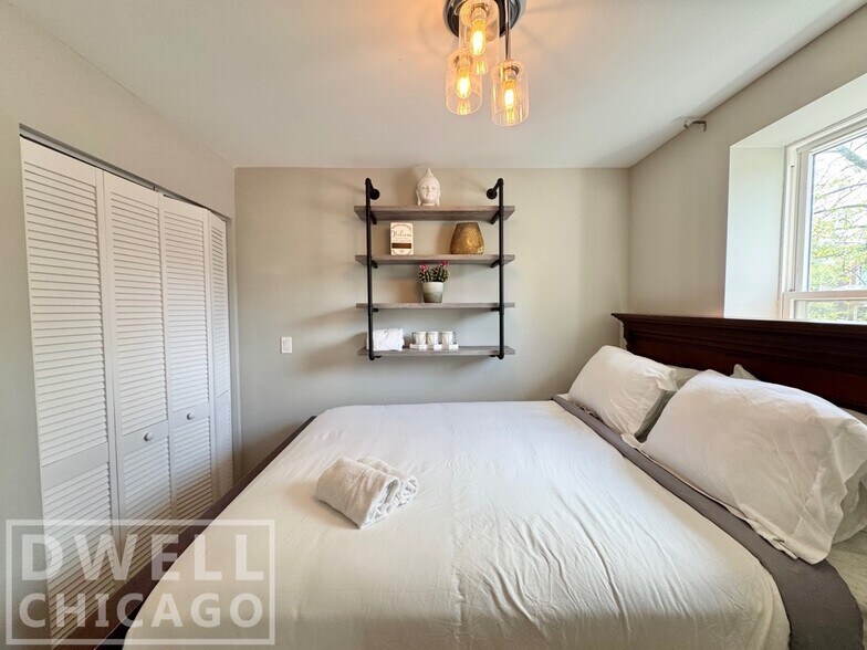 Building Photo - 2550 W Thomas St