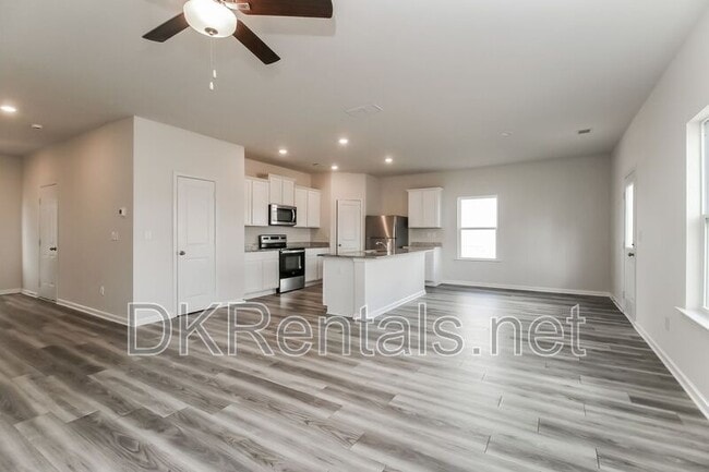 Building Photo - 160 Avondale Blvd SE