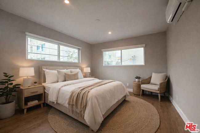 Building Photo - 1307 Tamarind Ave