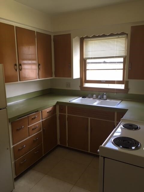 Building Photo - 925 Haywood Dr