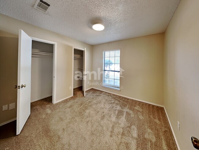 Building Photo - 3717 Flagstone Ave