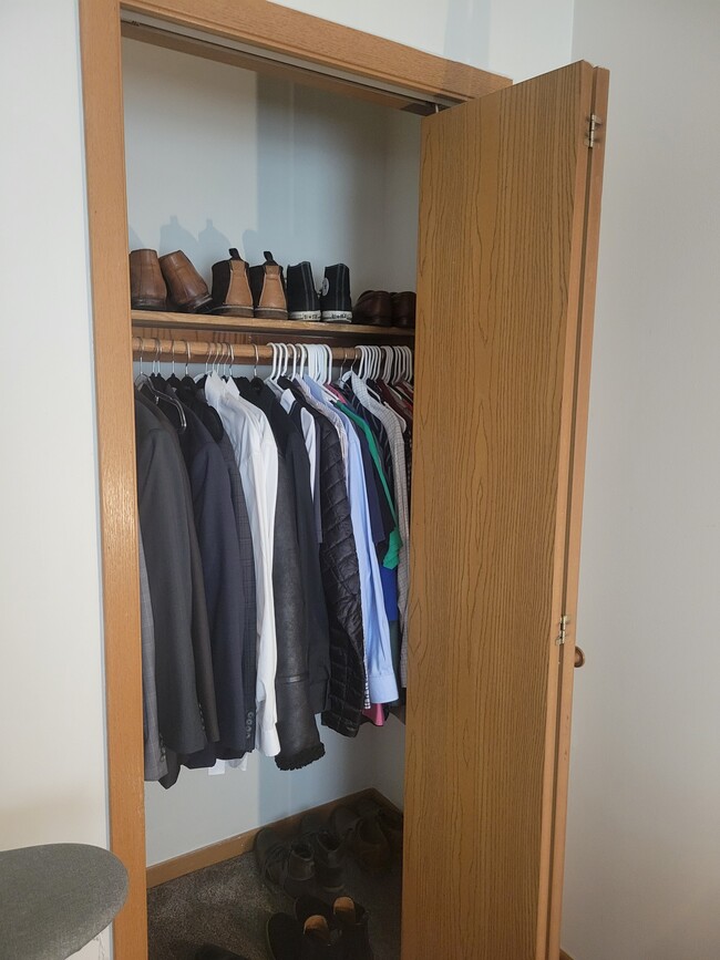 Lg Closets - 336 Manchester Ln