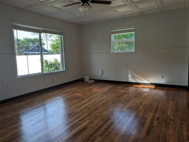 Building Photo - 6915 Providence Ave