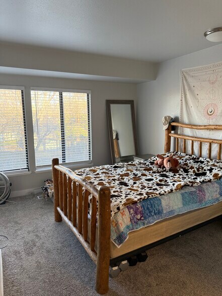 Building Photo - 4169 S Village Ln