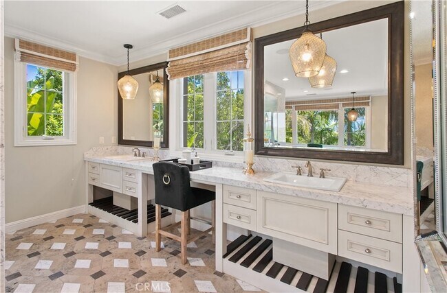 Building Photo - 121 Amber Sky