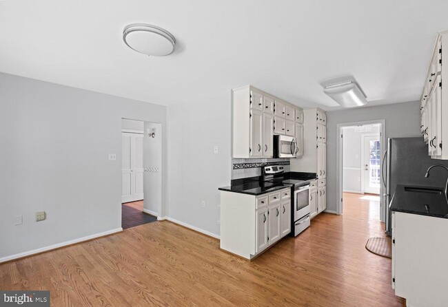 Building Photo - 39225 Foxhill Rd