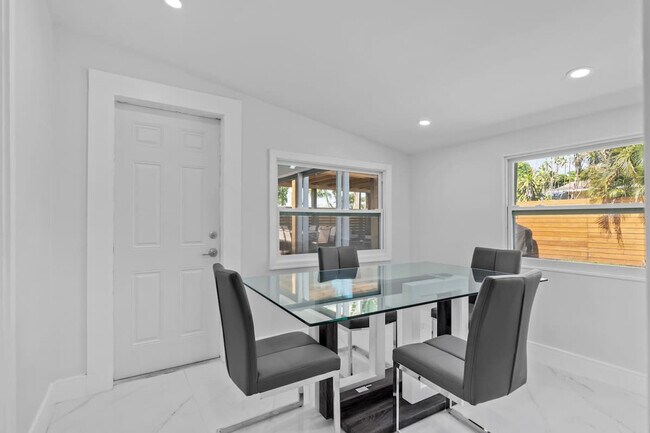 Building Photo - 871 NW 23rd Terrace