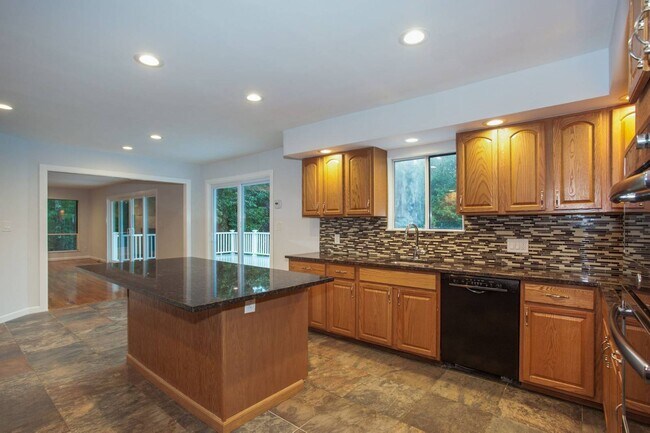 Building Photo - 12 N Ridge Rd