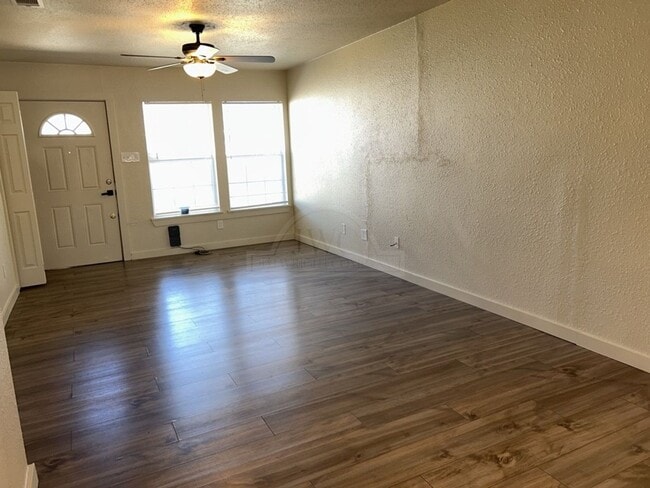 Building Photo - 1702 Alamo Ave