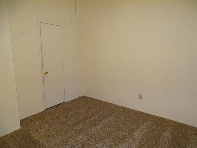 Building Photo - 206 N Troy Ave