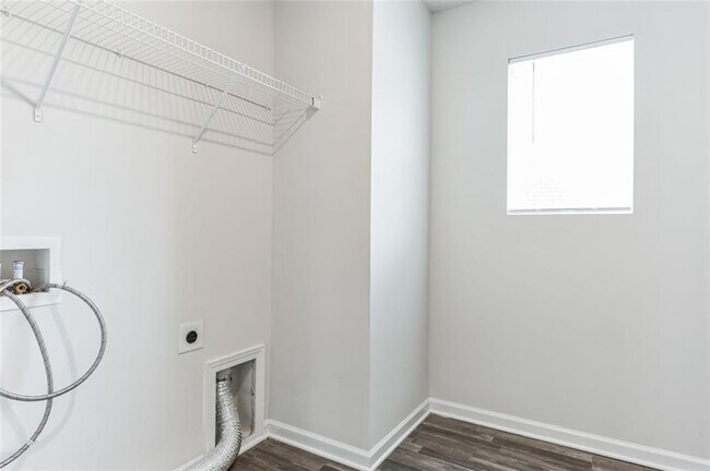 Building Photo - 512 Amelia Ct