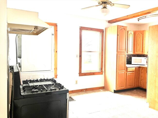 Building Photo - 4 Sisson Terrace