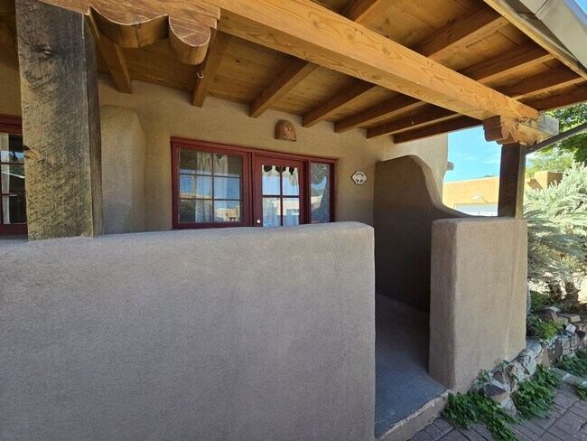 Building Photo - 631 Don Felix St