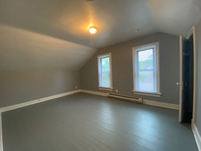 Building Photo - Two bedroom, one bathroom single home in D...