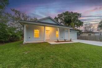 Building Photo - 679 Coral Cir