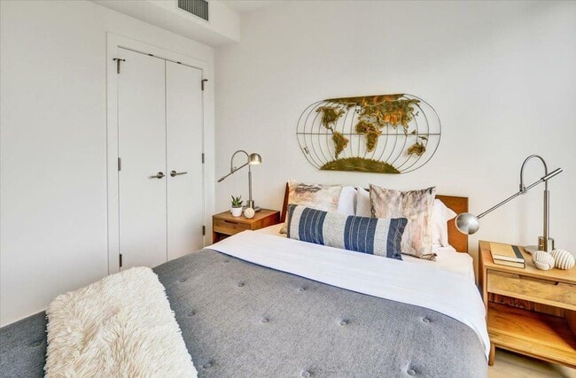 Building Photo - 201 Folsom St