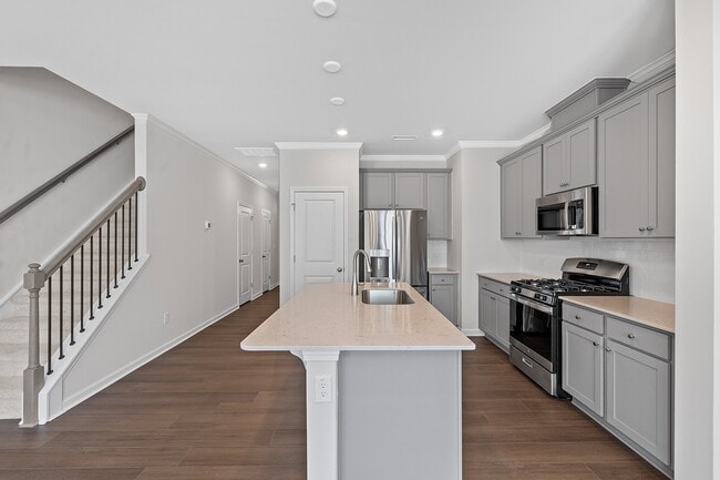 Building Photo - 130 Paramount Dr