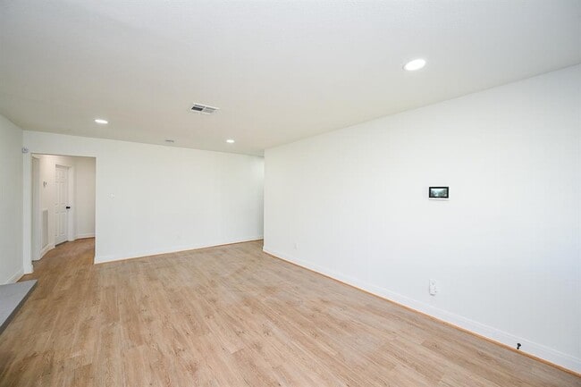 Building Photo - 4710 Hershe St