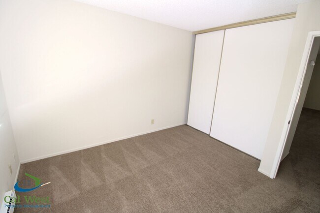 Building Photo - $2595 - 2 Bedroom, 2 Bath Upstairs Condo i...