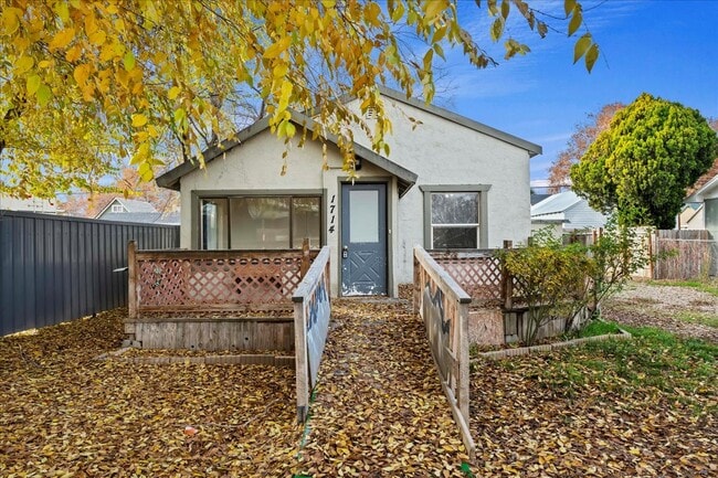 Building Photo - 1714 Main St