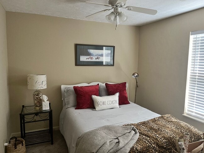 Building Photo - Cute 2 Bed/1.5Bath Home in the Heart of We...