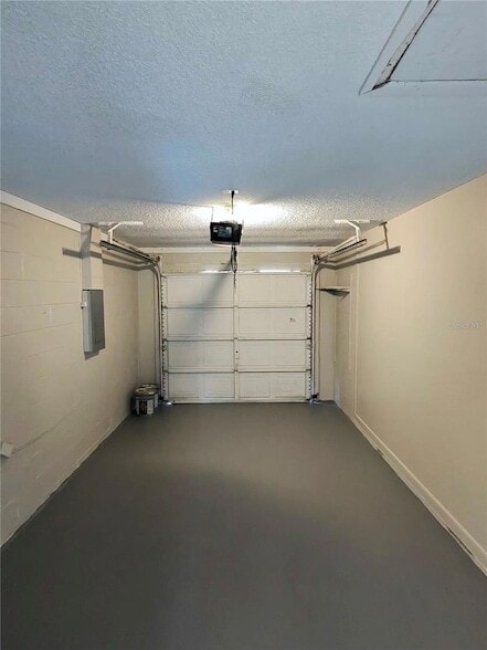 Building Photo - 1912 Crown Park Dr