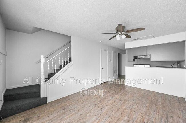 Building Photo - 4921 Miller Ave