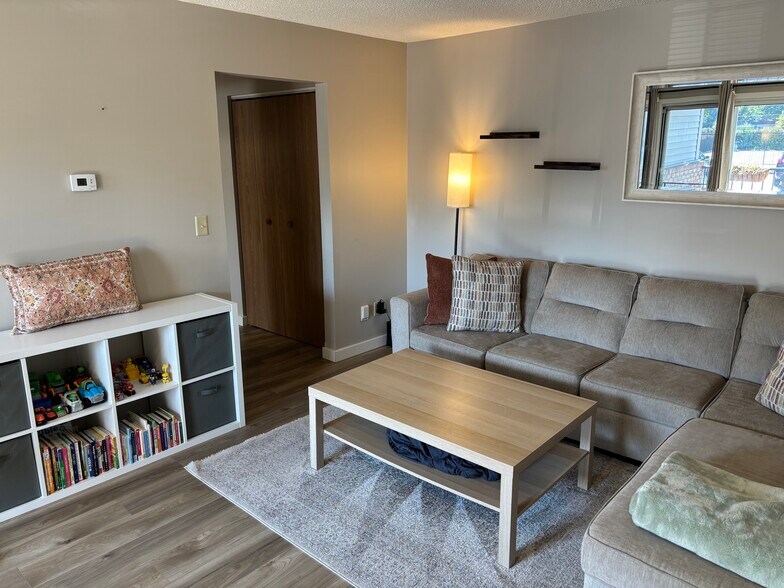 Building Photo - 2360 Wapakoneta Ave