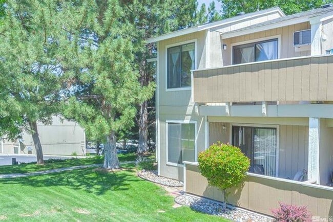 Building Photo - Great 1 bedroom condo just off Clear Acre Lane