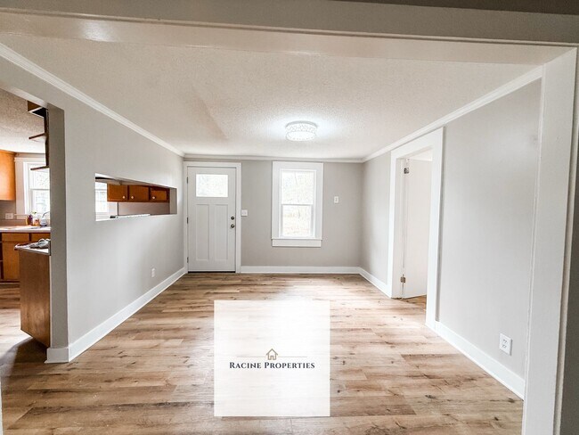 Building Photo - Country retreat in Piedmont!
