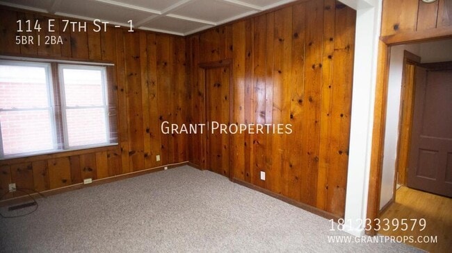 Building Photo - 114 E 7th St