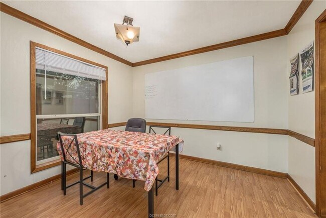 Building Photo - 1203 Hardwood Ln
