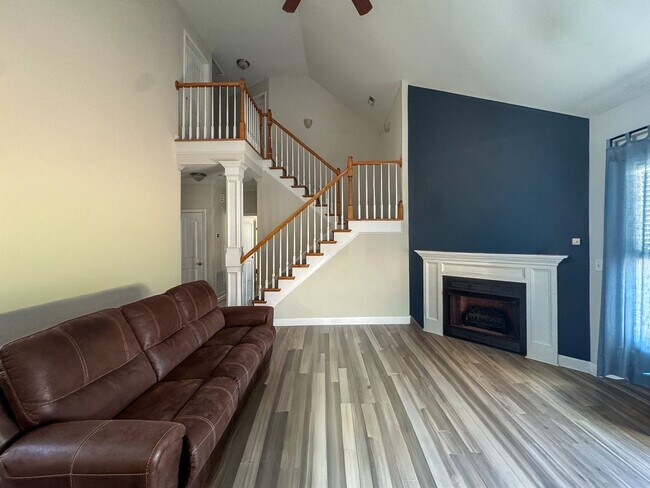 Building Photo - Well-Maintained 4 Bed 2.5 Bath Home with a Pool