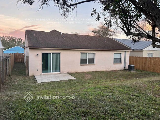 Building Photo - 234 Regal Park Dr