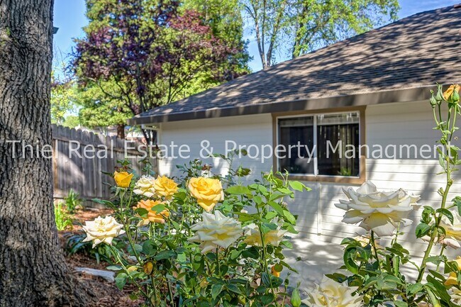 Building Photo - 2277 Knollwood Dr