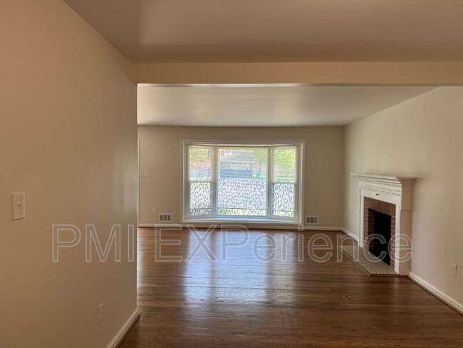 Building Photo - 6405 Roberts Dr