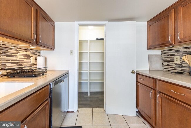 Building Photo - 4333 Cedarlake Ct