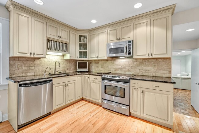 Building Photo - 6 Rivergate Woods