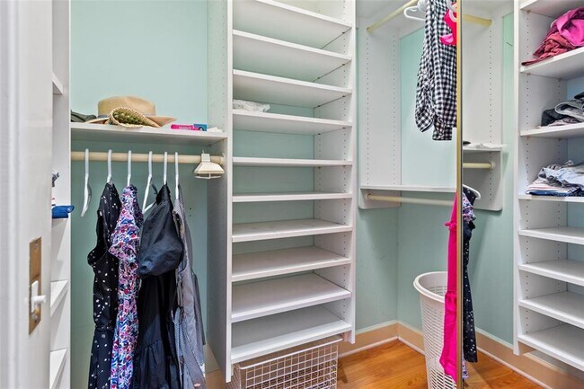 Building Photo - 6445 Renwick Cir