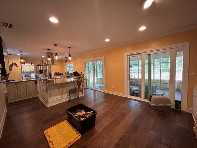 Building Photo - 608 SW 80th Blvd