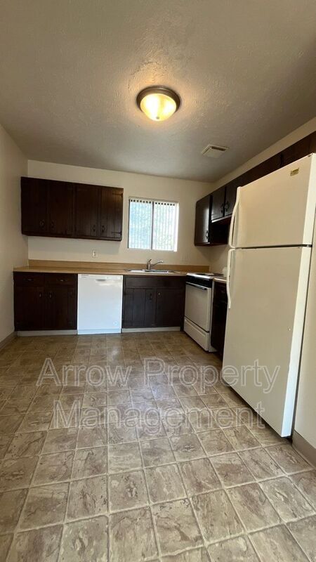 Building Photo - 2433 E-2