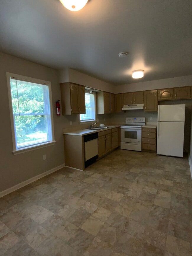 Building Photo - 2617 Northfield Dr