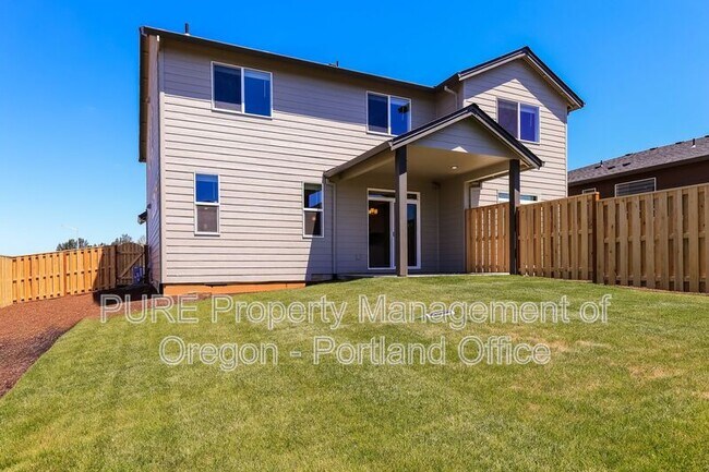 Building Photo - 504 NE Trillium Dr