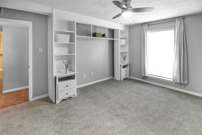 Building Photo - 2800 Jeanetta St